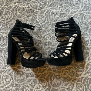 Steve Madden strap on Platforms size 6